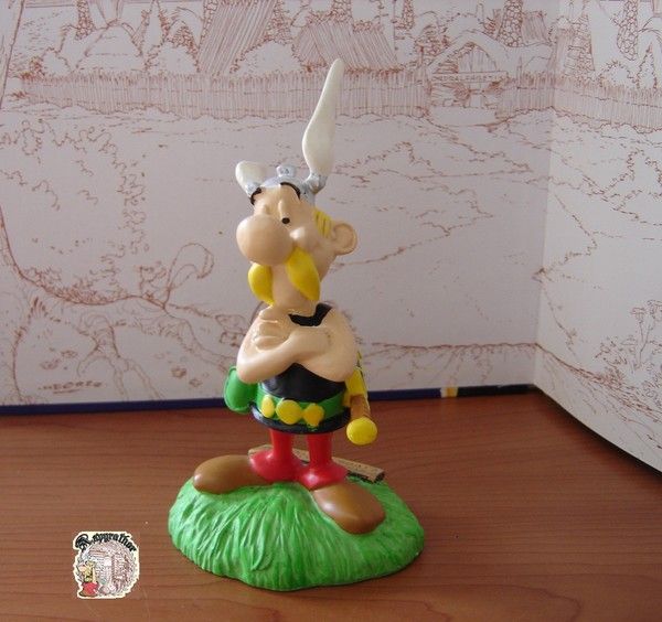 Plastoy Figurine Obélix avec pile d'albums au meilleur prix sur